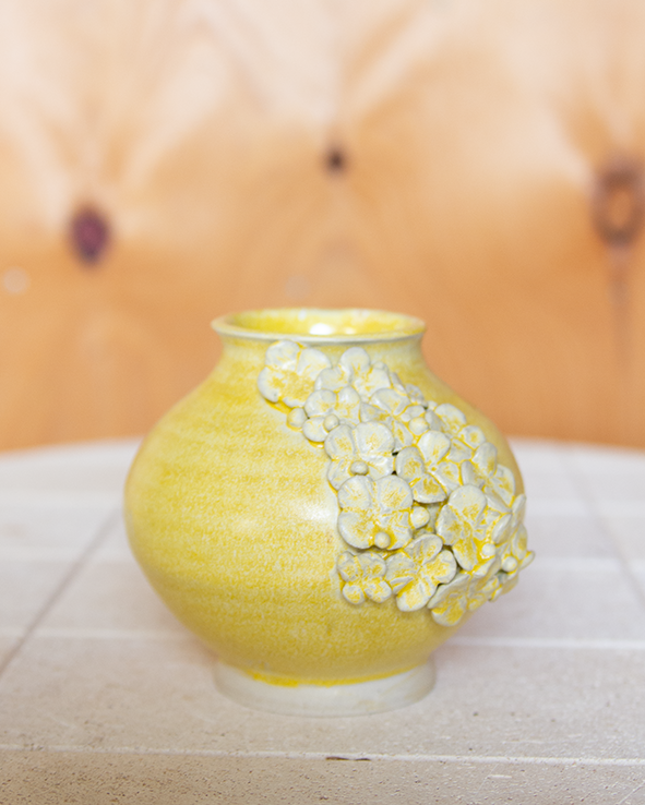 Vase m. blomster - gul
